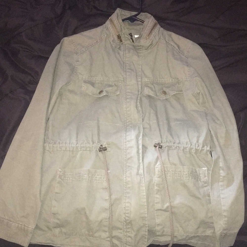 Thin army green jacket